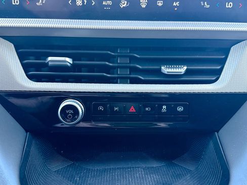 Used 2025 Ford Explorer Active AWD/4WD image 32