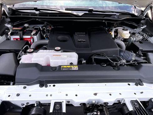 Used 2024 Toyota Tundra Limited AWD/4WD image 32