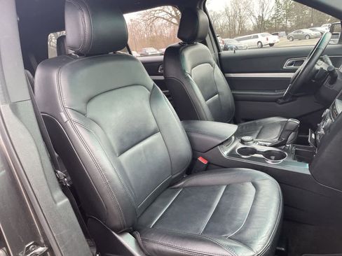 Used 2016 Ford Explorer XLT w/ Equipment Group 202A AWD/4WD image 14