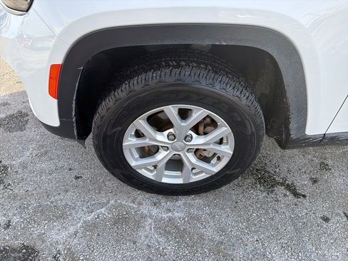 Certified 2023 Jeep Grand Cherokee Limited AWD/4WD image 28