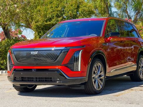 Used 2026 Cadillac Vistiq Sport AWD/4WD image 2