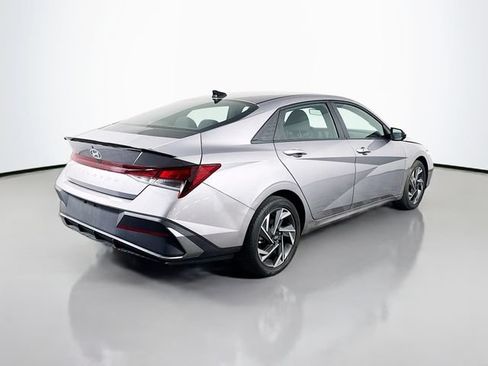 Used 2025 Hyundai Elantra Sport FWD image 6