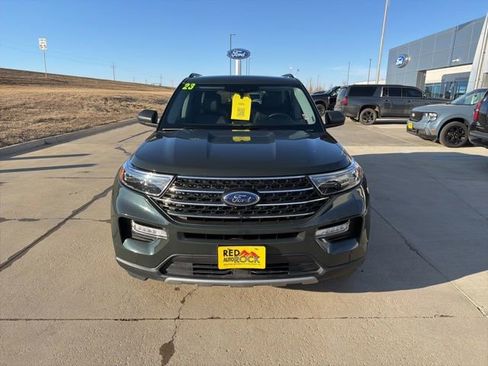 Used 2023 Ford Explorer XLT w/ Equipment Group 202A image 8
