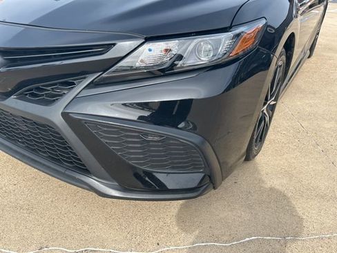 Used 2021 Toyota Camry SE image 4