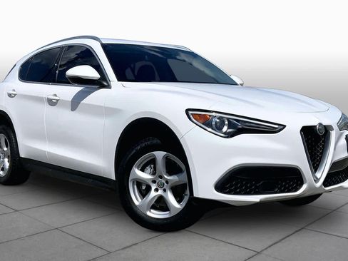 Used 2020 Alfa Romeo Stelvio RWD image 3