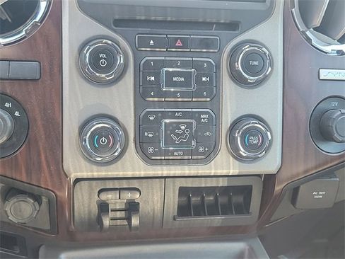 Used 2016 Ford F250 Lariat w/ Lariat Ultimate Package AWD/4WD image 19