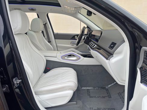 Used 2024 Mercedes-Benz Maybach GLS 600 4MATIC image 16