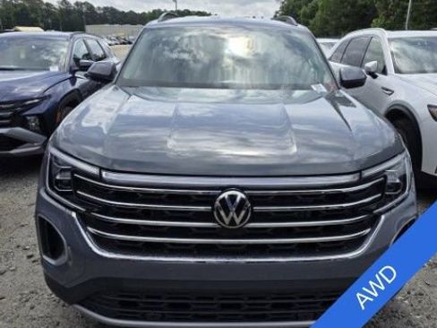 Used 2025 Volkswagen Atlas SE AWD/4WD image 2