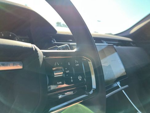New 2025 Land Rover Range Rover Velar Dynamic SE AWD/4WD image 16