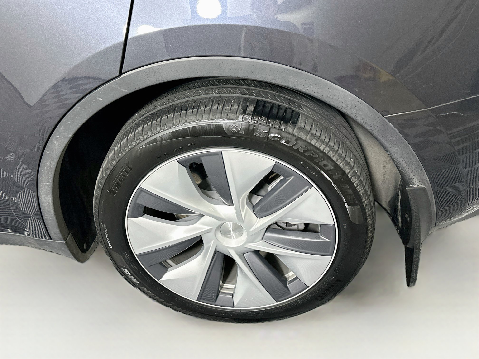 Used 2024 Tesla Model Y Long Range AWD/4WD image 11