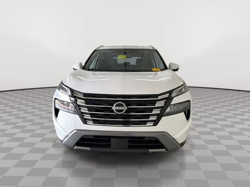 Certified 2025 Nissan Rogue SL w/ Tech Package AWD/4WD image 4