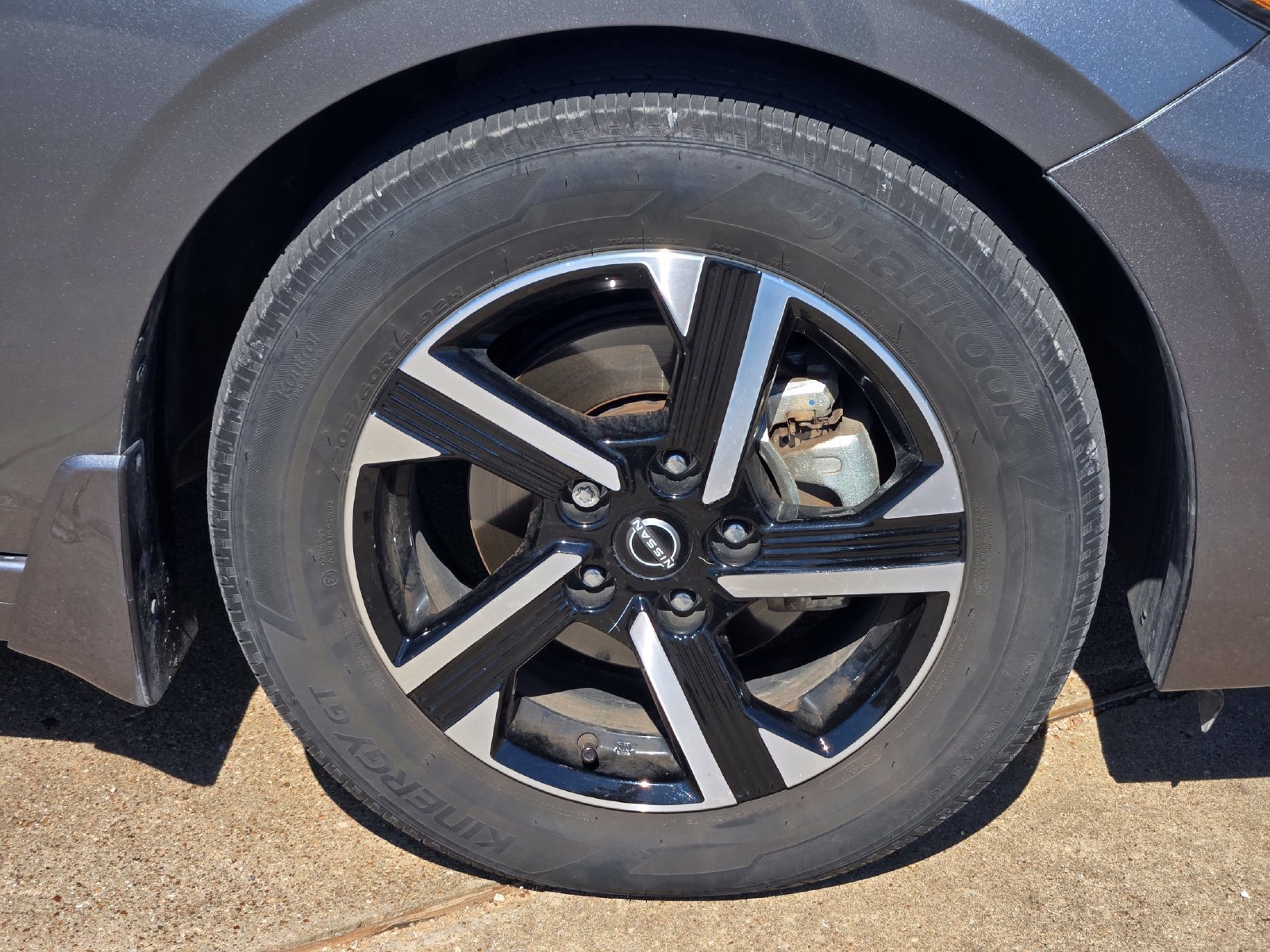 Used 2025 Nissan Sentra SV FWD image 9