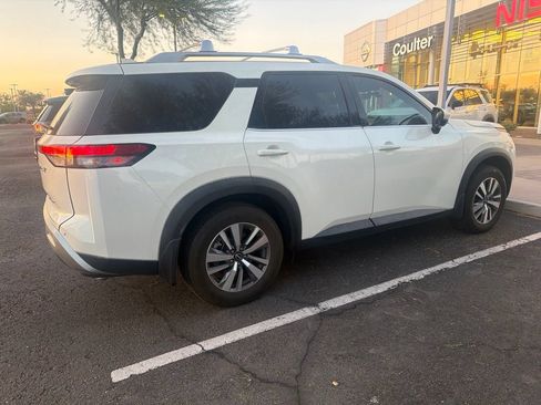 Used 2024 Nissan Pathfinder SL AWD/4WD image 4