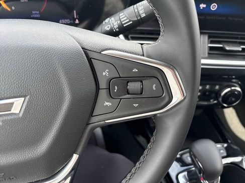 Used 2025 Chevrolet Trax ACTIV FWD image 12