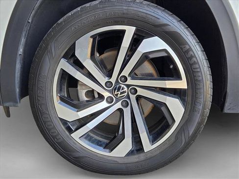 Used 2023 Volkswagen Atlas SEL AWD/4WD image 30