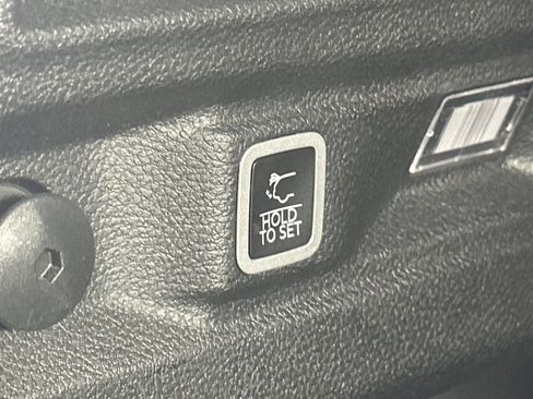 Used 2025 Jeep Grand Cherokee L Laredo w/ Luxury Tech Group I AWD/4WD image 19