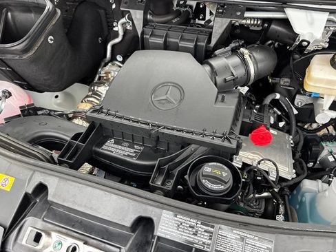 Used 2025 Mercedes-Benz Sprinter 2500 image 37
