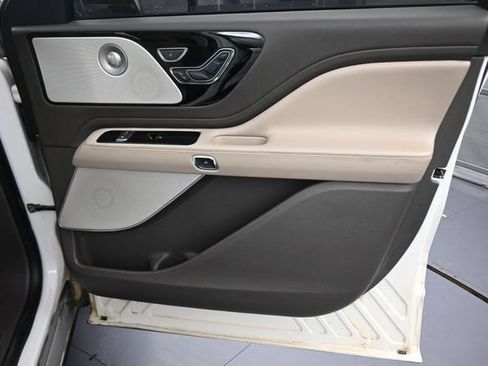 Used 2020 Lincoln Aviator Reserve w/ Equipment Group 202A AWD/4WD image 11