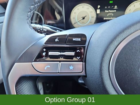 Used 2025 Hyundai Elantra Limited image 11