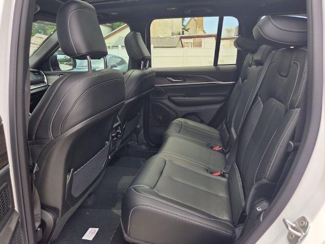 New 2026 Jeep Grand Cherokee Limited w/ Luxury Tech Group II RWD image 12