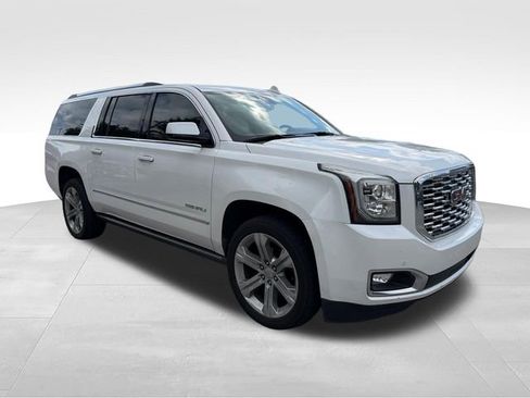 Used 2020 GMC Yukon XL Denali w/ Denali Premium Package AWD/4WD image 3