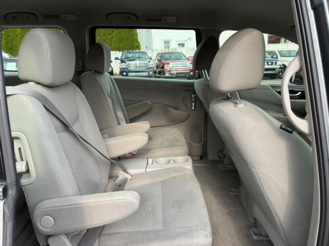 Used 2015 Nissan Quest S FWD image 16