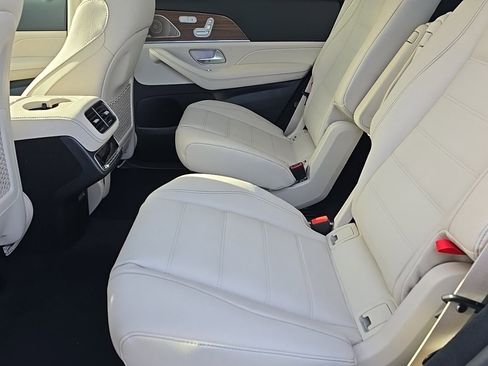 New 2026 Mercedes-Benz GLS 450 4MATIC image 33
