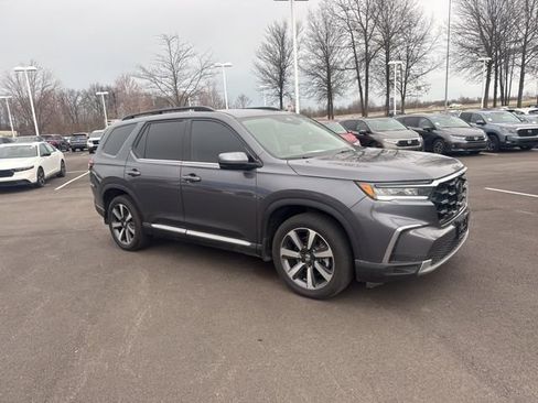 Used 2025 Honda Pilot Touring image 6
