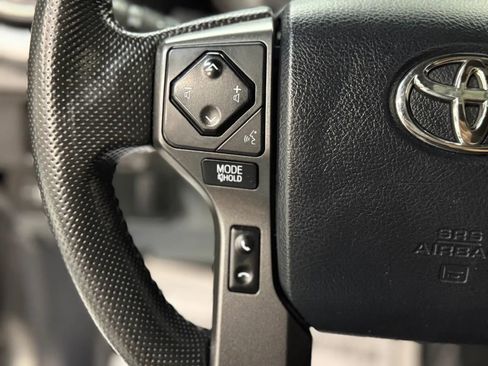 Used 2016 Toyota Tacoma TRD Off-Road image 32