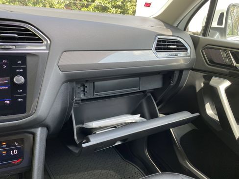 Used 2023 Volkswagen Tiguan SE image 31