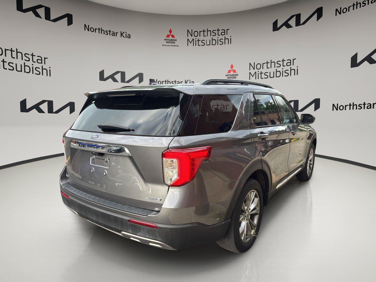 Used 2022 Ford Explorer XLT w/ Equipment Group 202A AWD/4WD image 7