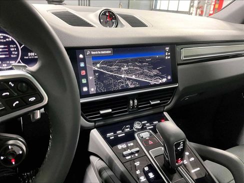 Used 2023 Porsche Cayenne Platinum Edition image 19