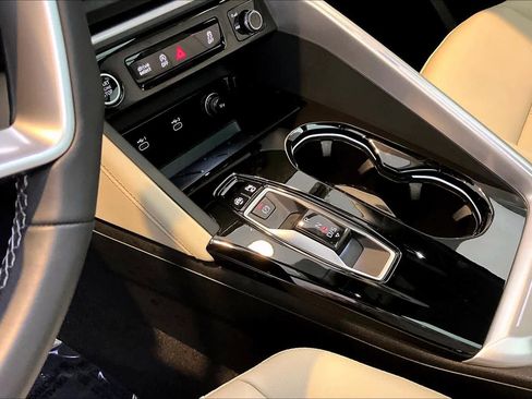 Certified 2025 Audi Q5 Premium w/ Convenience Package AWD/4WD image 17