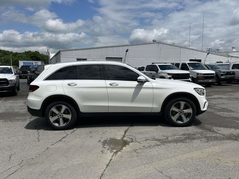 Used 2022 Mercedes-Benz GLC 300 image 2
