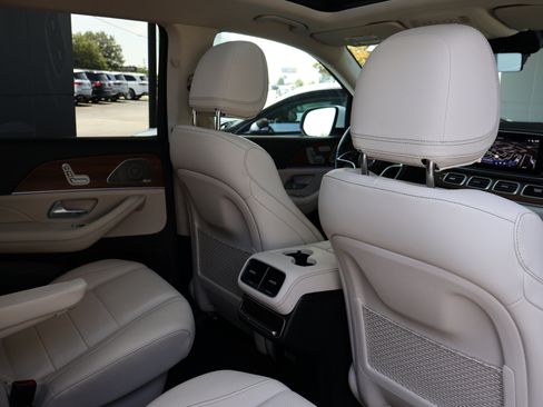 Certified 2025 Mercedes-Benz GLS 450 4MATIC image 27