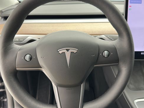 Used 2024 Tesla Model Y 2WD image 15