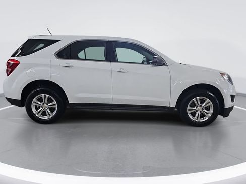 Used 2017 Chevrolet Equinox LS FWD image 2