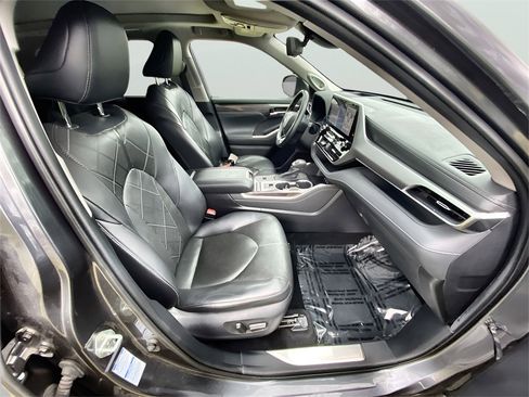 Used 2020 Toyota Highlander Platinum image 26