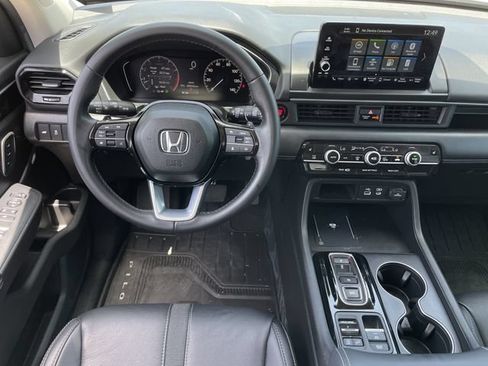 Used 2025 Honda Pilot EX-L image 10