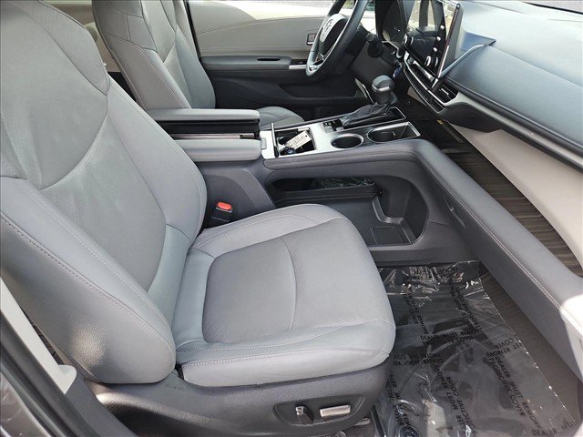 Used 2022 Toyota Sienna Limited FWD image 22