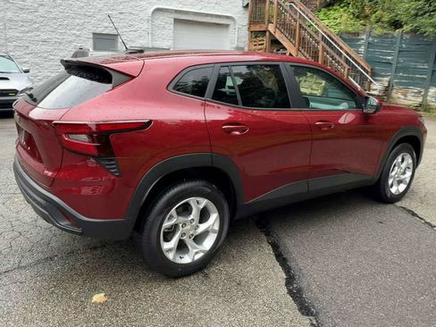Certified 2024 Chevrolet Trax LS w/ LS Convenience Package FWD image 11