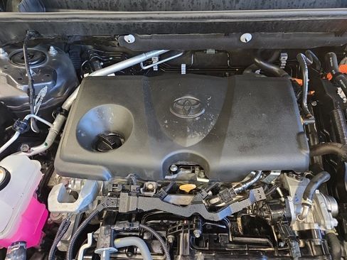 Used 2022 Toyota RAV4 XLE Premium image 21