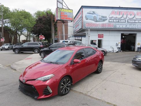 Used 2017 Toyota Corolla SE FWD image 2