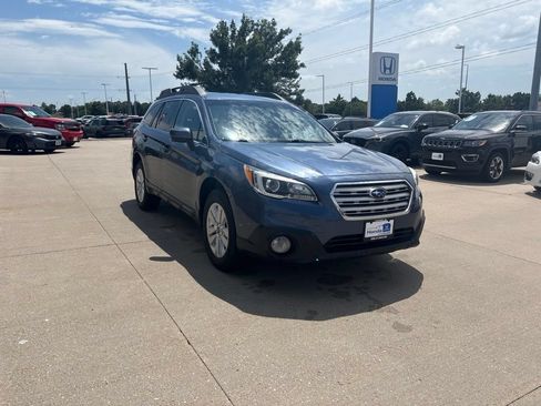 Used 2017 Subaru Outback 2.5i Premium AWD/4WD image 3