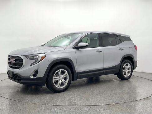 Used 2024 GMC Terrain SLE FWD image 3