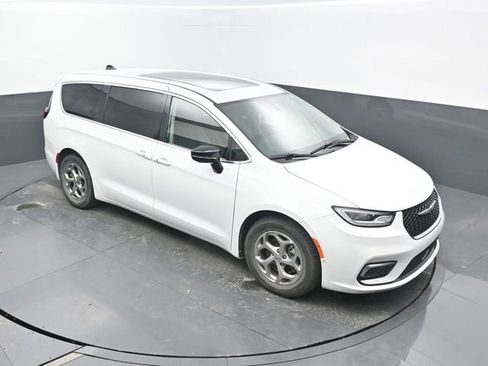 Used 2024 Chrysler Pacifica Limited w/ Trailer Tow Group image 51