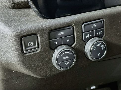 Used 2024 Chevrolet Silverado 1500 LT image 13