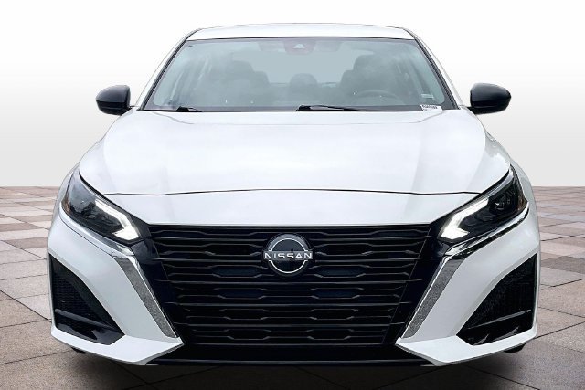 Used 2025 Nissan Altima 2.5 SV FWD image 3