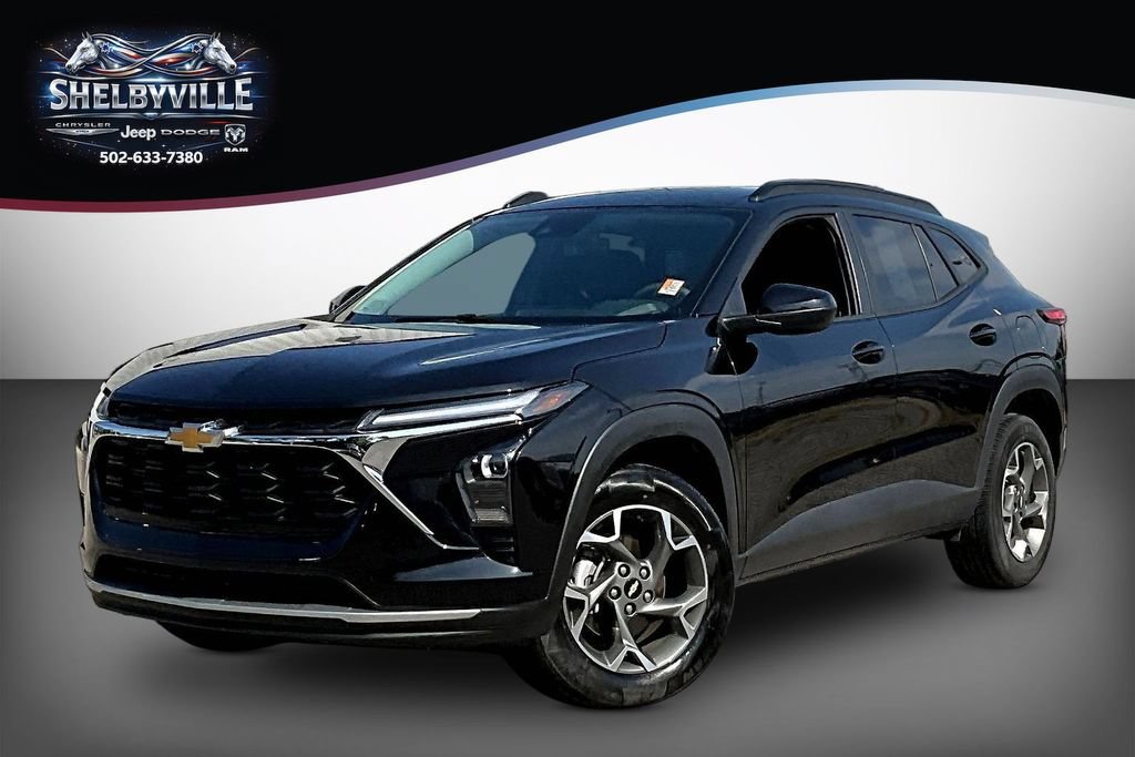 Used 2025 Chevrolet Trax LT FWD image 1