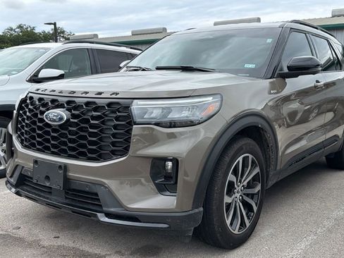 Used 2026 Ford Explorer ST-Line w/ Premium Package RWD image 13
